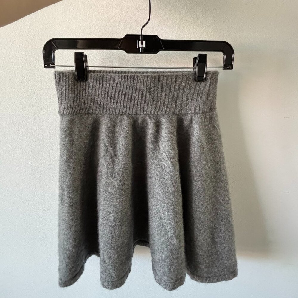 Ganni 100% cashmere mini skirt in gray, size small